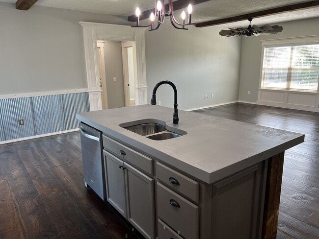 Building Photo - Republic Schools - Gorgeous 3 Bed 2 Bath 3...