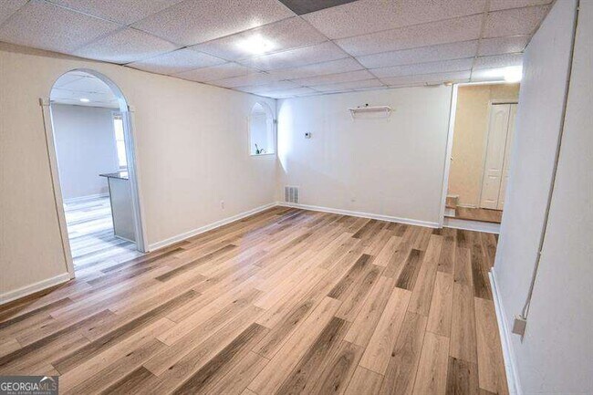 Building Photo - 1865 Oak Tree Hollow