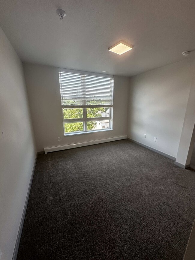 Building Photo - 300 Sheyenne St