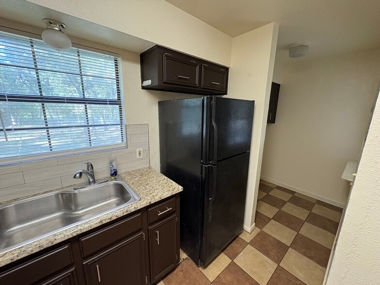 Building Photo - 489 Northwood Cir