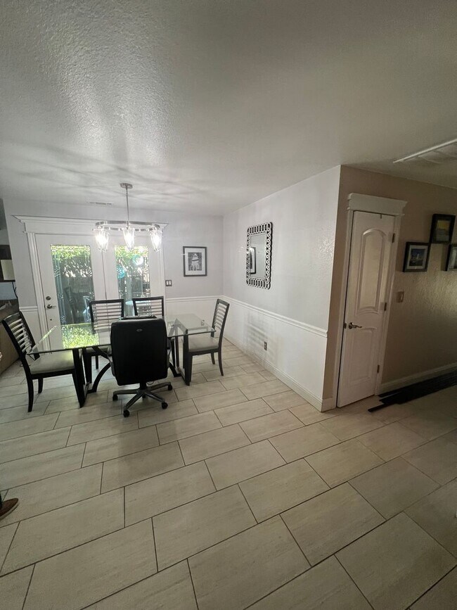 Building Photo - Charming 3 Bed, 2 Bath Home in West Davis ...