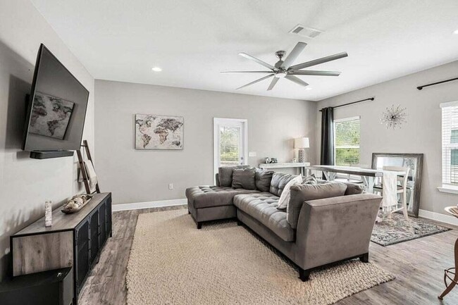 Building Photo - 89 Crossing Ln