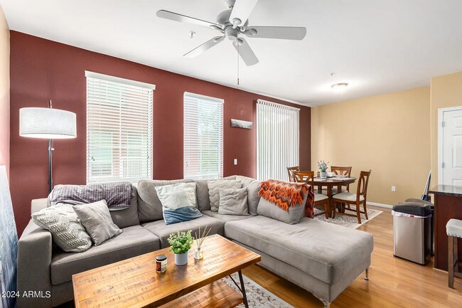 Building Photo - E Bell Road