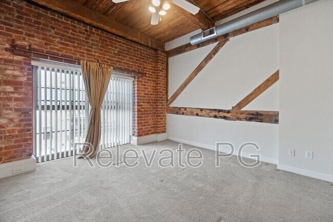 Building Photo - 815 Porter St