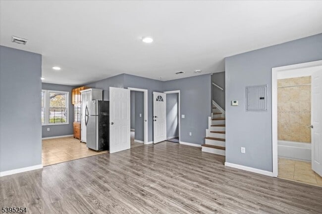 Building Photo - 132 E Main St