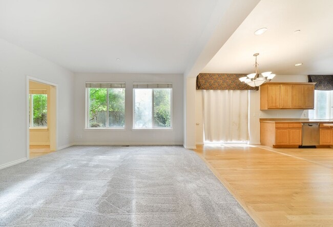 Building Photo - Nice 5 Bed / 2.5 bath house for rent in Kenmore.