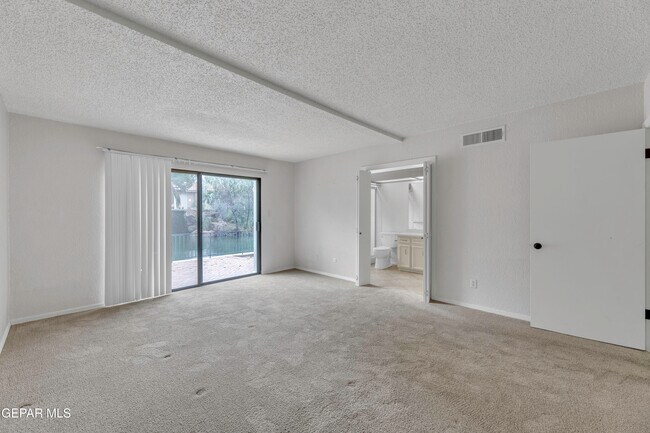 Building Photo - 620 Lakeway Dr