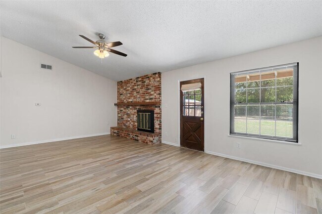 Building Photo - 325 Heartwood Dr