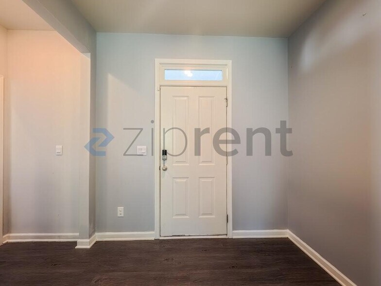 Building Photo - Unit