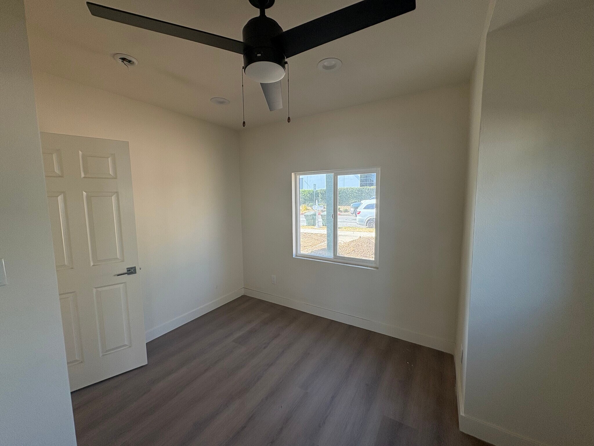 Building Photo - 124 E Cypress Ave