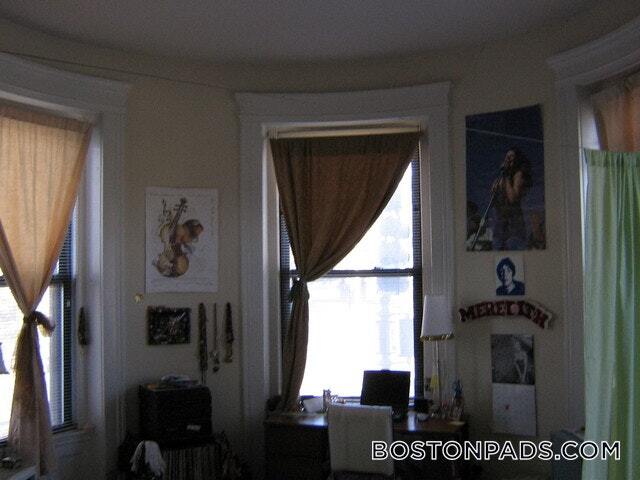 Building Photo - 583 Beacon St