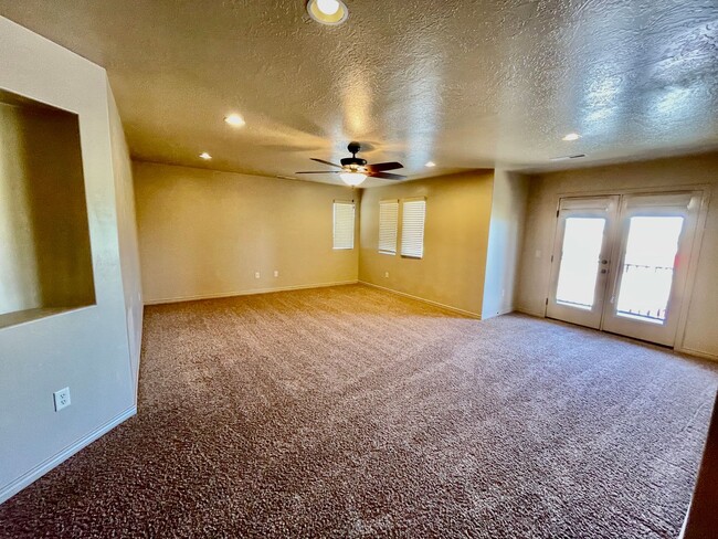 Building Photo - Pet-Friendly Five Bedroom Home w/Office, R...