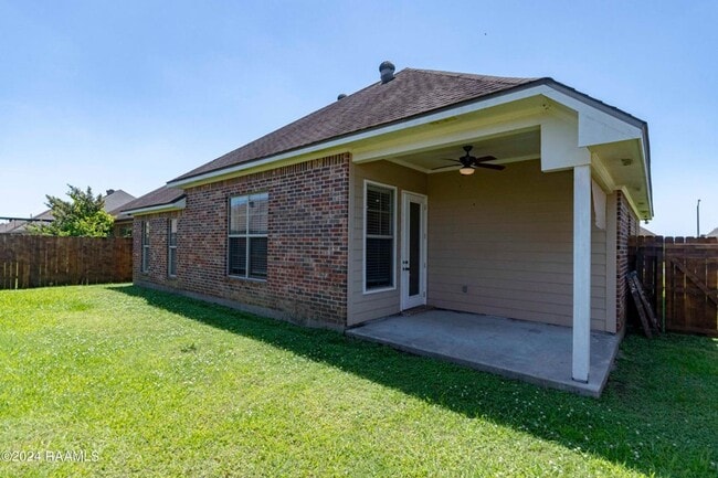 Building Photo - 3 bedroom, 2 bath home