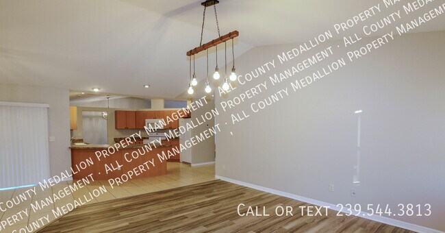 Building Photo - 4112 SW 6th Pl