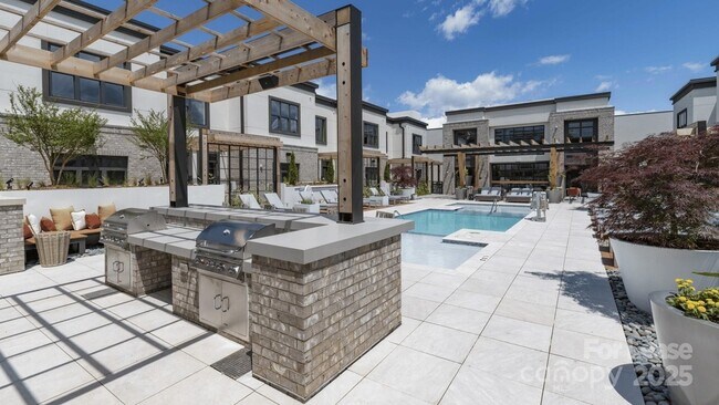 Building Photo - 4401 Barclay Downs Dr