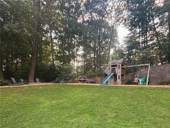 Building Photo - 3232 Brookview Rd