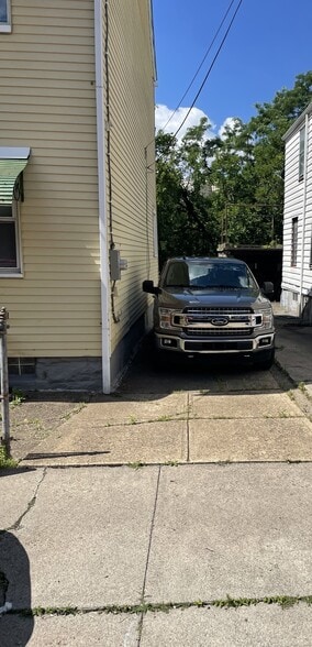 Driveway - 4740 Juniper St