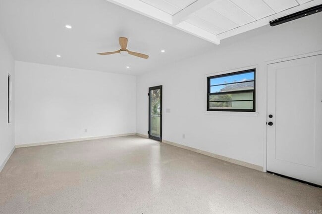 Building Photo - 1061 Buena Vista Way