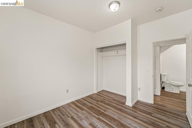 Building Photo - 400 Bissell Ave