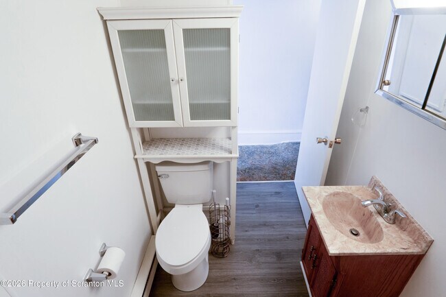 Building Photo - 118 E Carey St