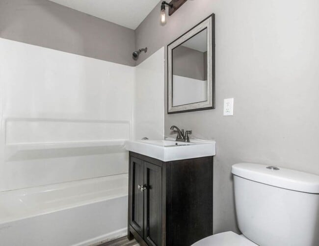 Building Photo - Adorable 3 bed, 1 bath!