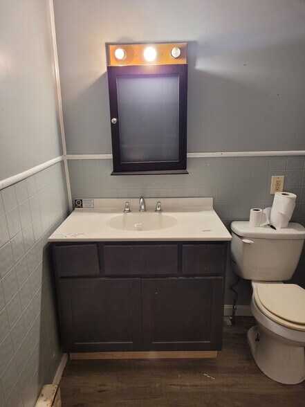 Bathroom - 509 W Centre St