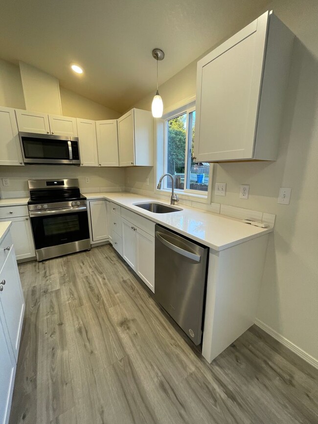 Primary Photo - Brand new 2024 Kalama Home with Modern des...