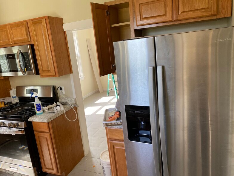 Building Photo - 208 W Adams Ave