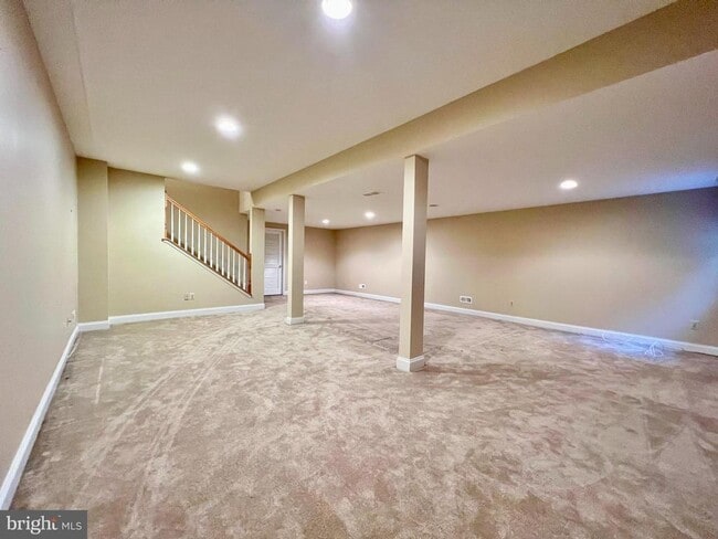 Building Photo - 668 Greycliffe Ln