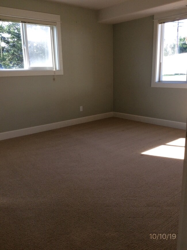 Building Photo - 1511 Burrows Ct
