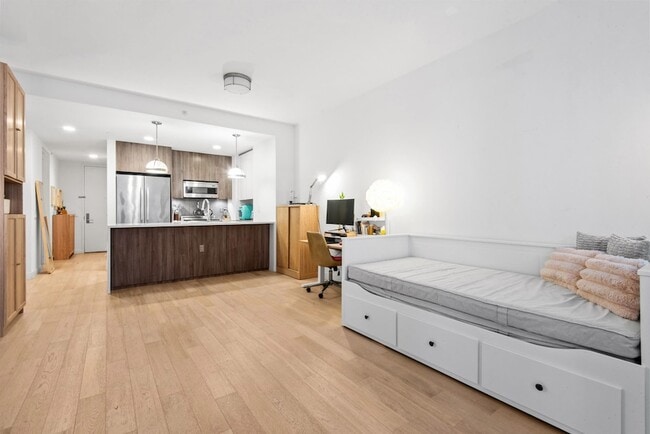 Building Photo - 160 1st St