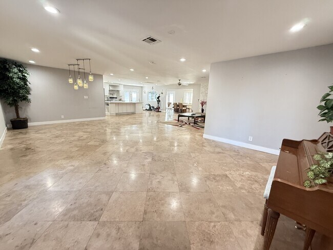 Building Photo - 3255 El Camino Rd