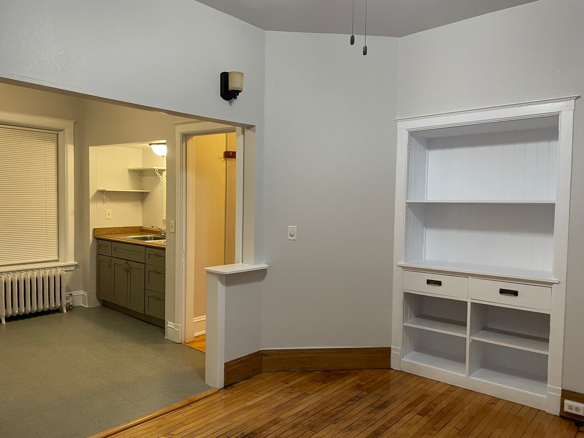 Building Photo - 317 N 4th Ave W