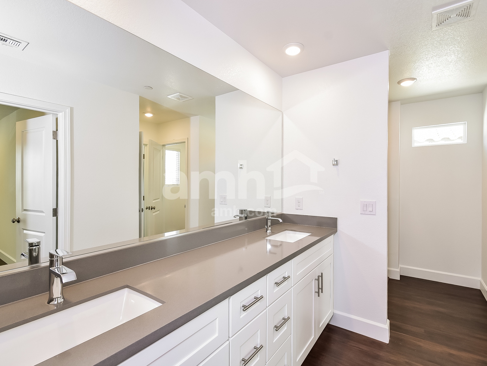 Building Photo - 126 Charmante Tulip Lane