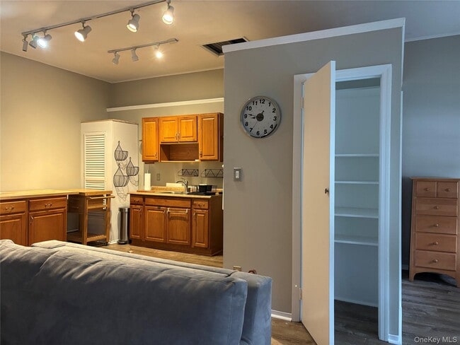 Building Photo - 158 Horseshoe Rd