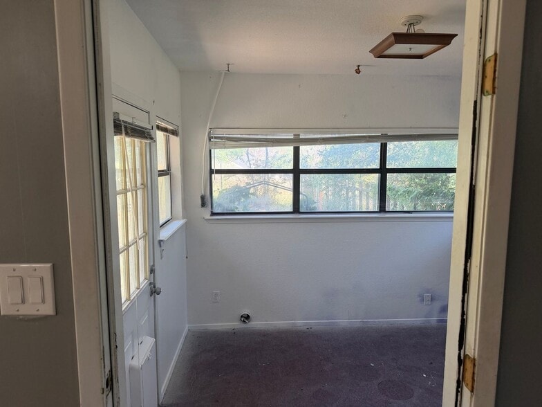 Building Photo - 2708 Cedarhill St