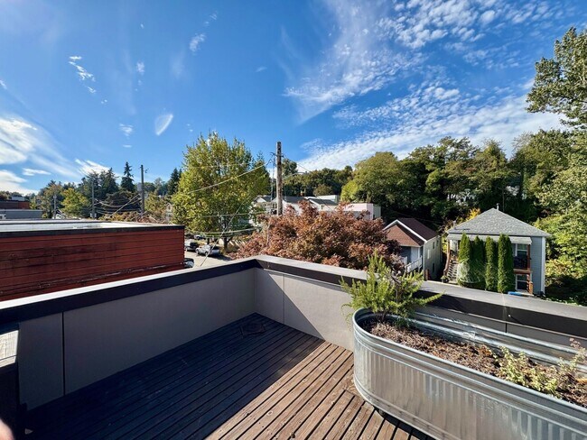 Building Photo - Beacon Hill Townhouse