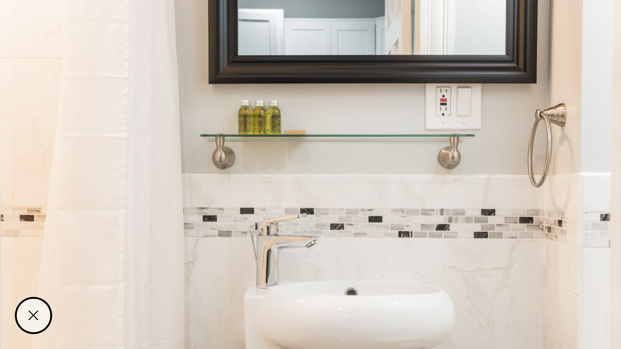 Building Photo - 9 Story St