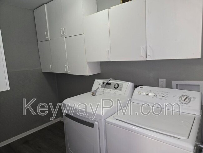 Building Photo - 2226 Raleigh Dr
