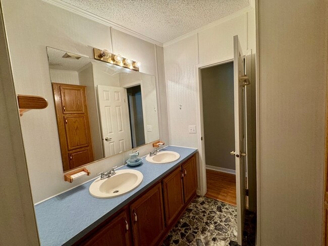 Building Photo - FULLY FURNISHED, ALL INCLUSIVE, LAKE ACCESS BEAUTY FOR RENT