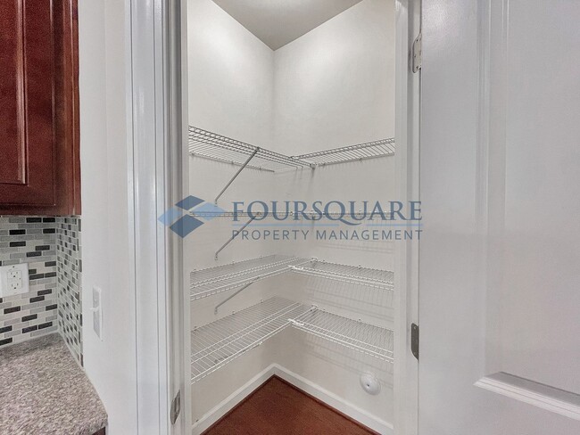 Building Photo - Spacious End-Unit Townhome with 2-Car Garage & Private Patio – Near Beaver Creek & Downtown Apex