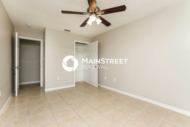 Building Photo - 4 Bedroom Pet-Friendly Home in ORLANDO, FL with Main Street Renewal