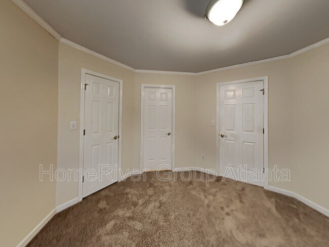 Building Photo - 1040 Queensgate Dr SE