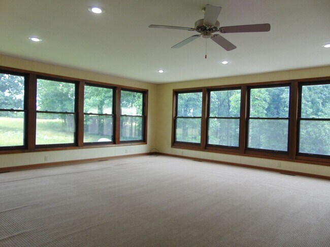 Building Photo - Amazing 3 Bed 2 Bath Country Home With Fab...