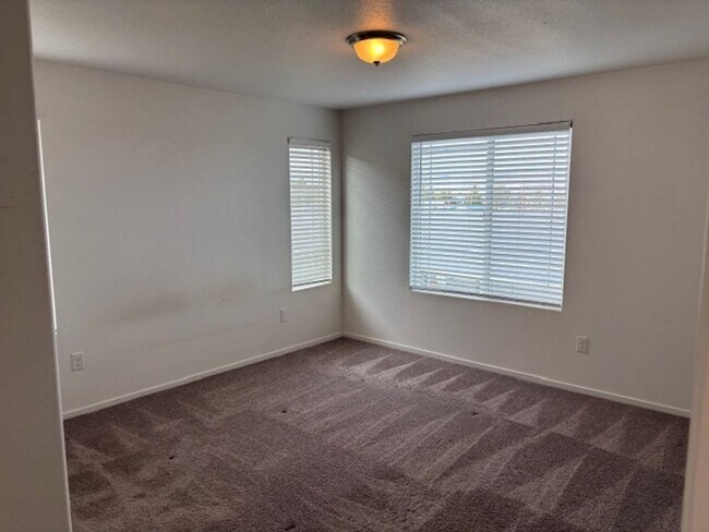 Building Photo - Lemmon Valley Townhouse