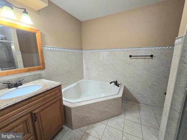 Building Photo - 725 Dell Ct
