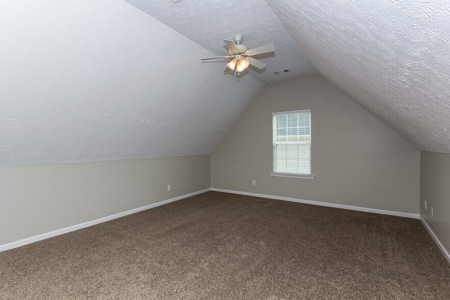 Building Photo - 64 Crescent St