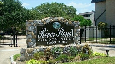 Building Photo - 3025 Walnut Bend Ln