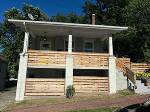 Building Photo - 609 George St