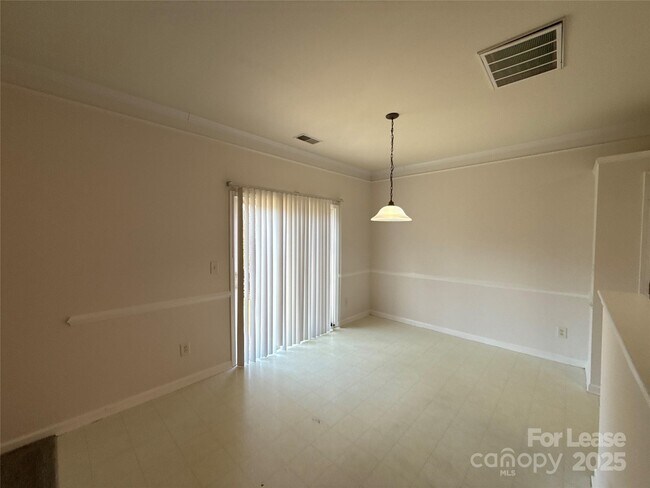 Building Photo - 2807 Forest Grove Ct